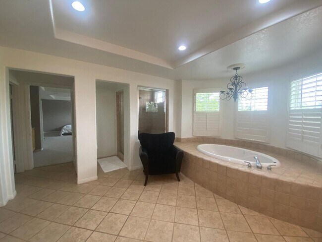 Building Photo - 5 Bed, 5 bath cul-de-sac Executive Home