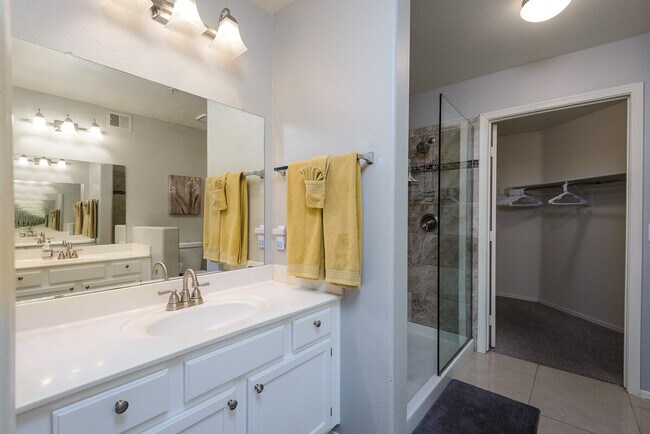 Building Photo - 9775 N 94th Pl