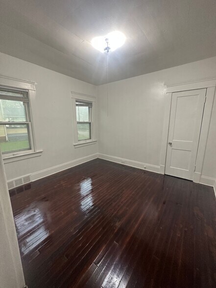 Building Photo - 13501 4th Ave