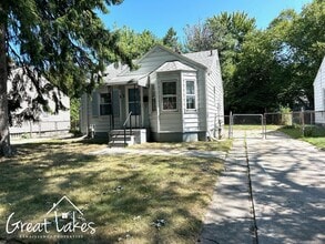 Building Photo - 19323 Kenosha St
