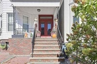 Building Photo - 128 Oak St