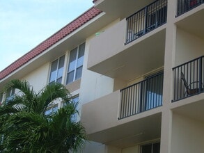 Building Photo - 1000 Spanish River Rd