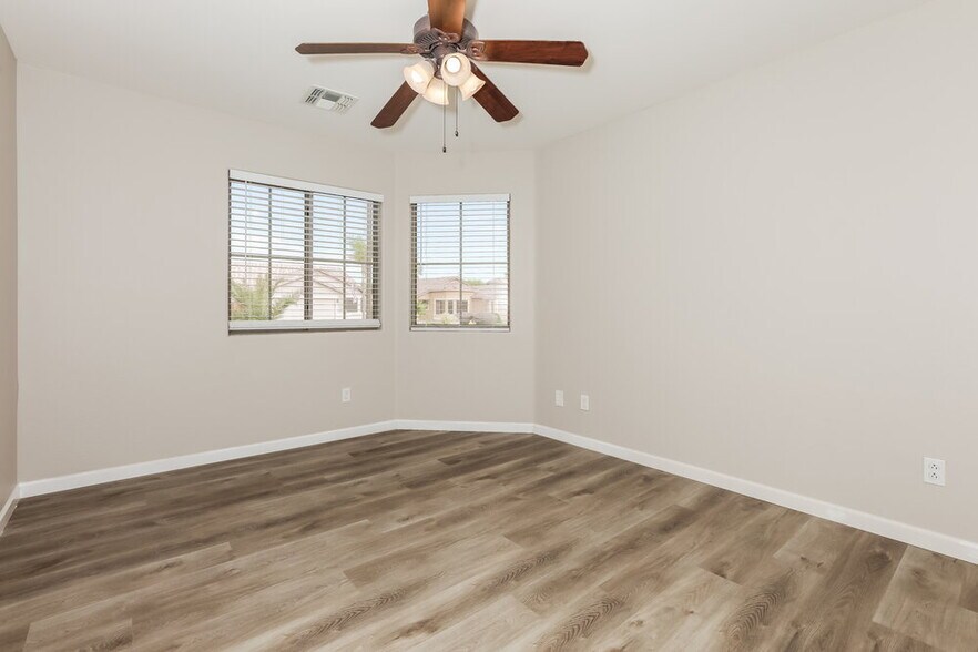 Building Photo - 3801 S Joshua Tree Ln