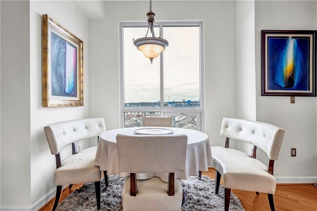 Building Photo - 711 Cosmopolitan Dr NE