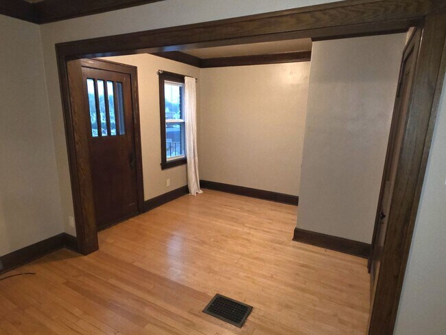 Building Photo - 1750 S 83rd St