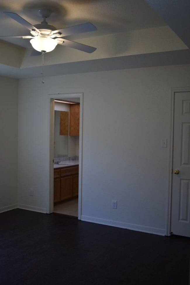 Building Photo - 912Rebecca