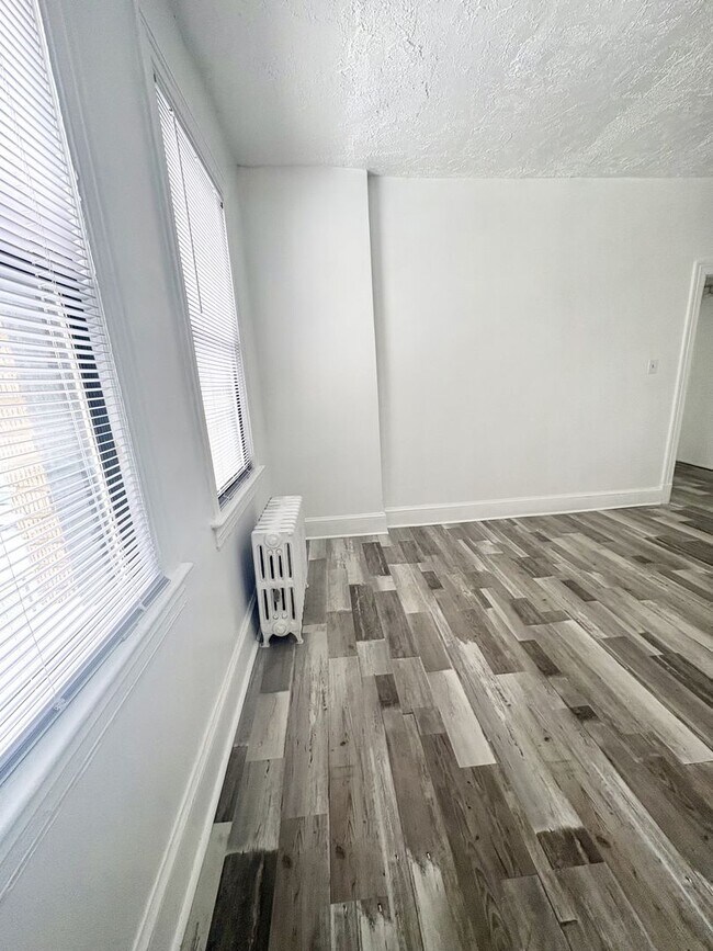 Interior Photo - 5400 LLC - CORPORATE