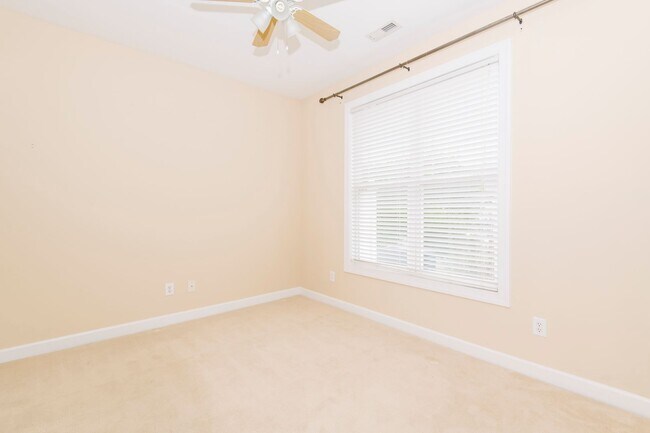 Building Photo - Charming Townhome in the Heart of Wake Forest!