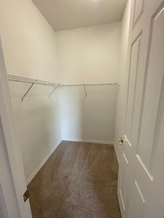 Building Photo - BRISTOL ESTATES 4 BEDRROM, 4 BATHROOMS, 3 CAR GARAGE HOUSE