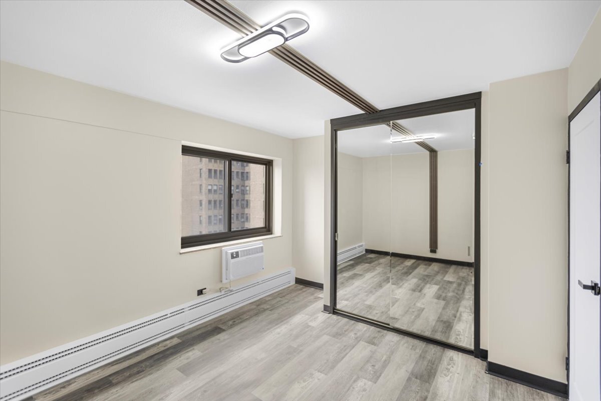 Building Photo - 7337 S South Shore Dr