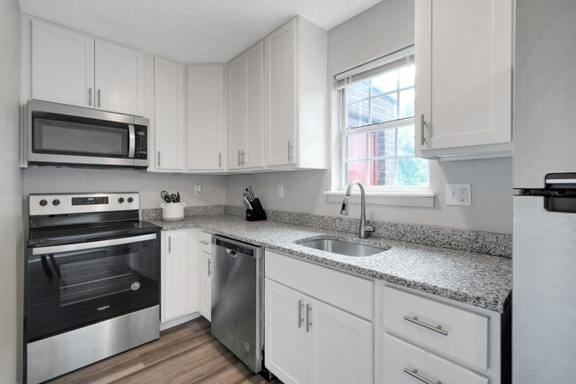 Building Photo - Two bedroom townhome, bath and half with washer and dryer connections