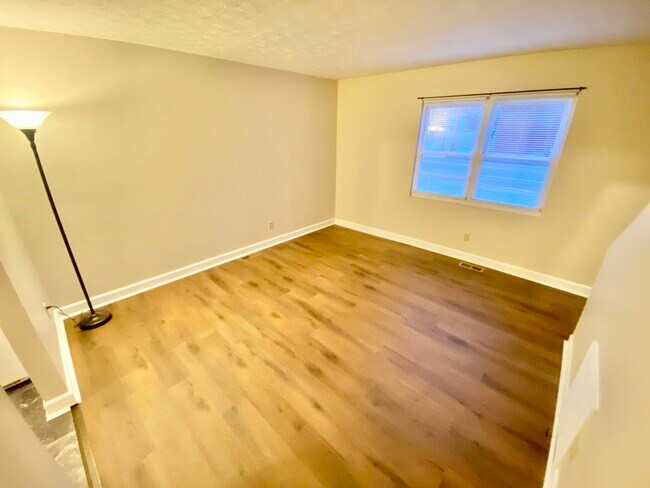 Building Photo - 116 Main St