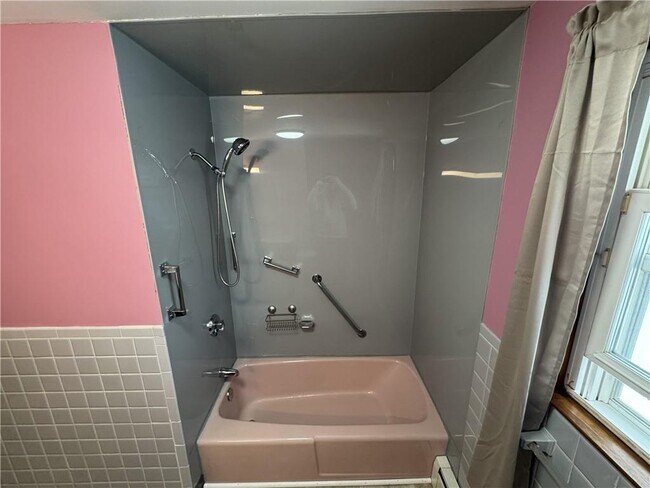 Building Photo - 22 Overhill Rd