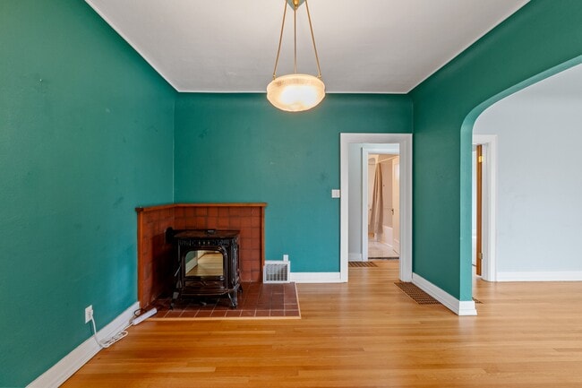 Building Photo - 404 Pioneer Ave E