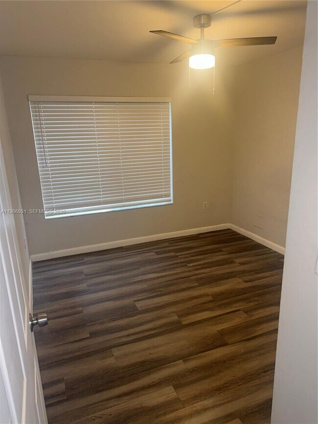 Building Photo - 3183 Coral Lake Dr