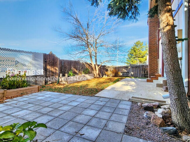 Building Photo - 811 S Rifle Way