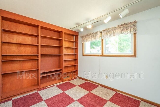 Building Photo - 5315 Merced St