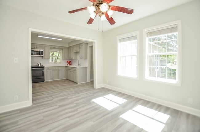 Building Photo - 1613 Mulcahy St