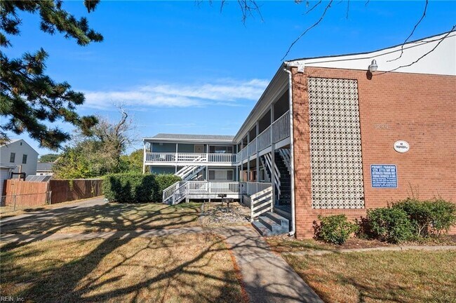 Building Photo - 1226 Little Bay Ave
