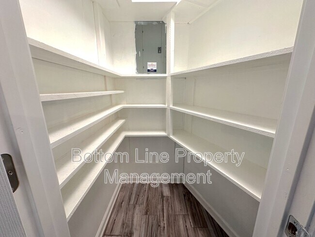 Building Photo - 11824 Larkridge Ct