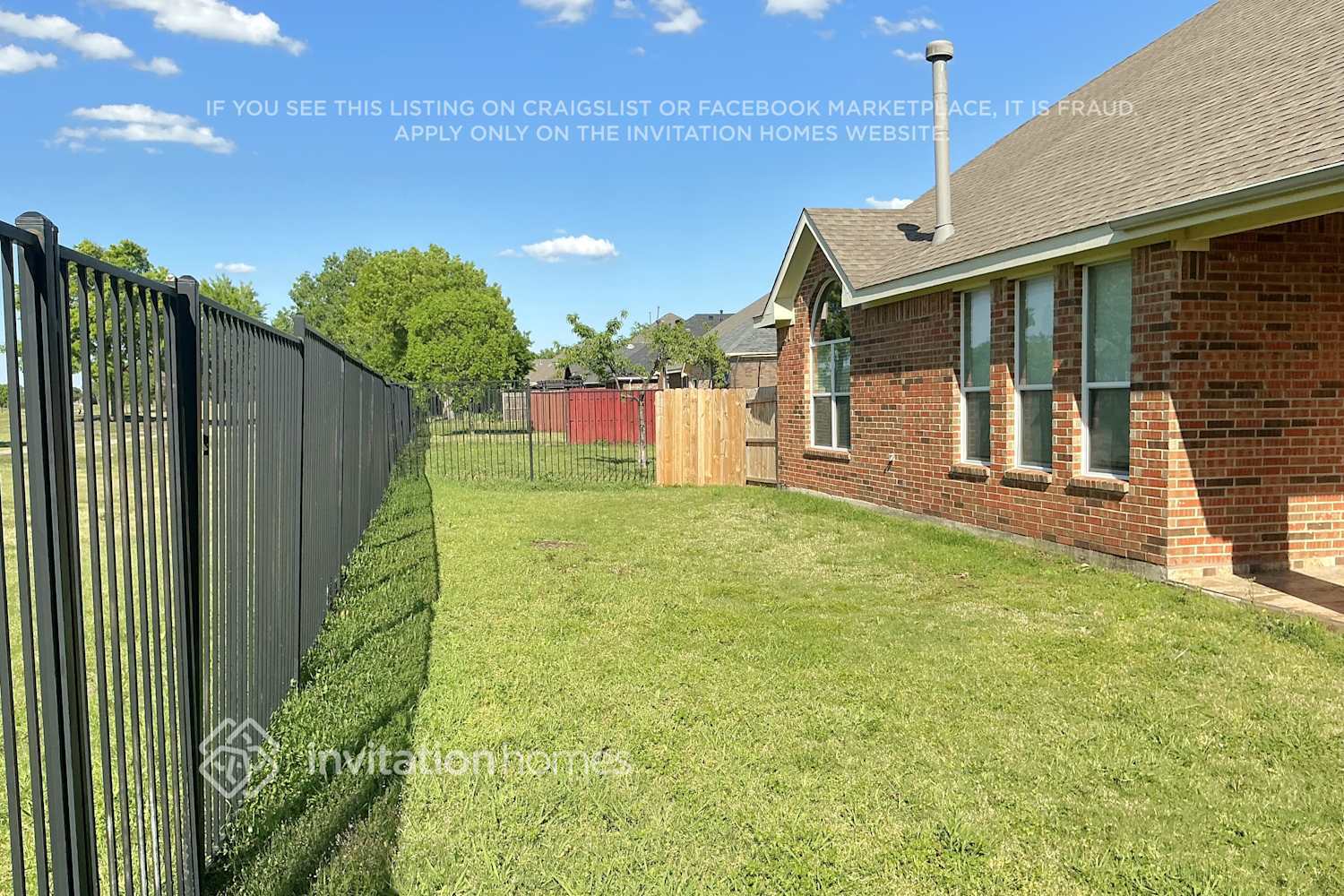 Building Photo - 9501 Links Fairway Dr