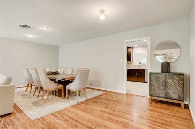 Building Photo - 10202 Raritan Dr
