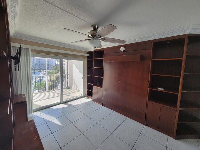 Building Photo - 2871 N Ocean Blvd