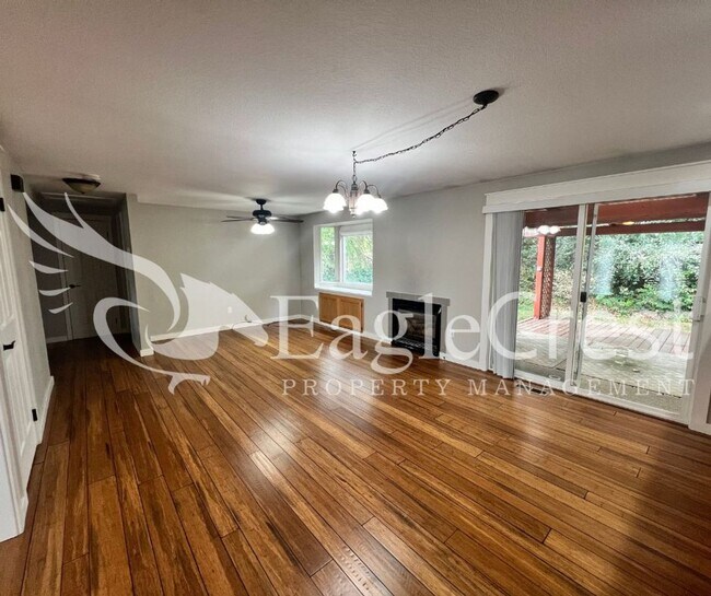 Building Photo - Two Bedroom, One Bathroom House with Fence...