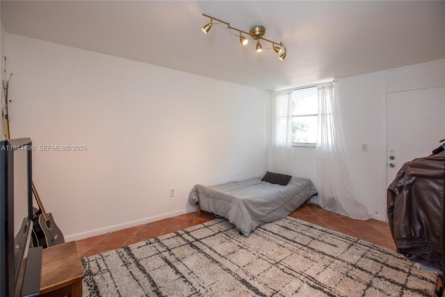 Building Photo - 1801 S Treasure Dr