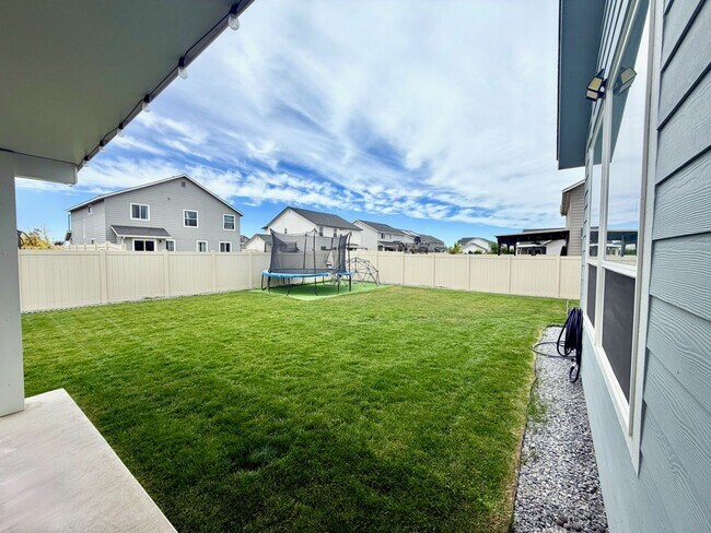 Building Photo - Stunning Nampa Home with RV Parking!