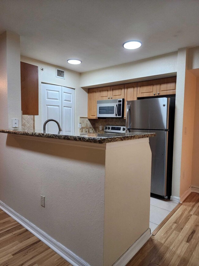 Building Photo - 6777 Heritage