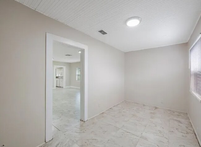 Building Photo - 235 35th St S