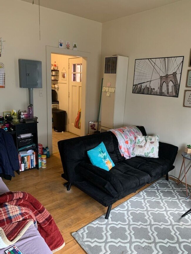 Building Photo - 605 Gray St