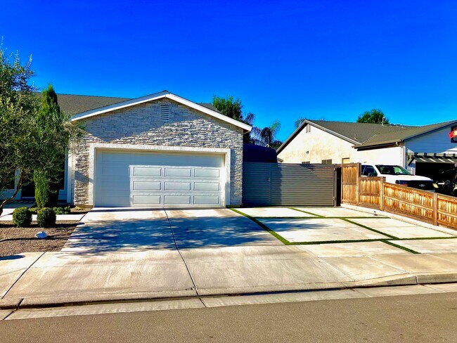 Building Photo - 9207 Manor Forest Ln