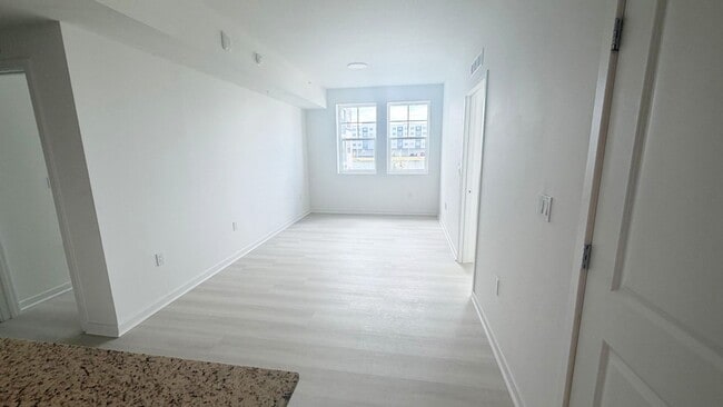 Building Photo - Luxury Condo in Millenia