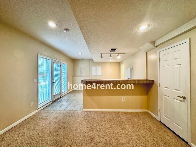 Building Photo - Beautifully Renovated Home in Olathe with a Finished Basement!