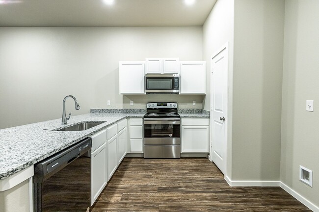 Building Photo - Beautiful 3 bed 2 bath!
