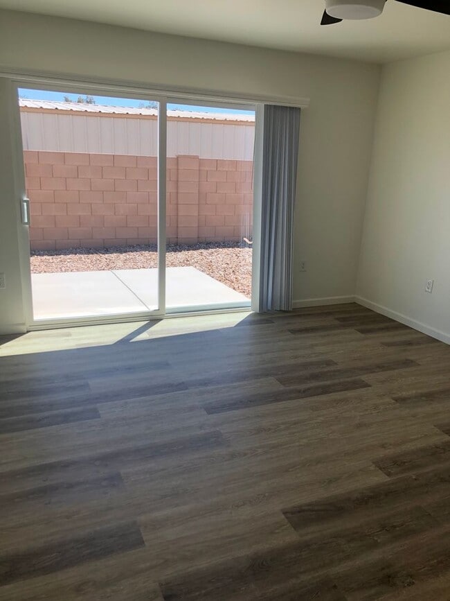 Building Photo - 2381 South Dr