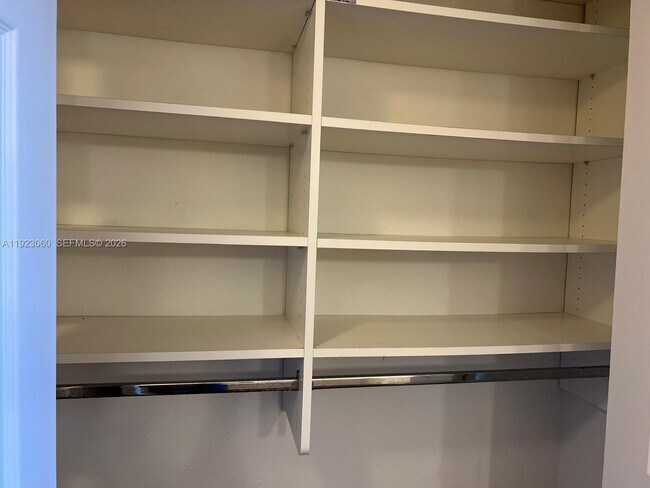 Building Photo - 9441 Evergreen Pl