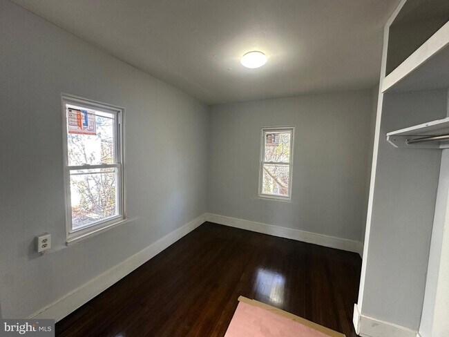 Building Photo - 4253 N 17th St