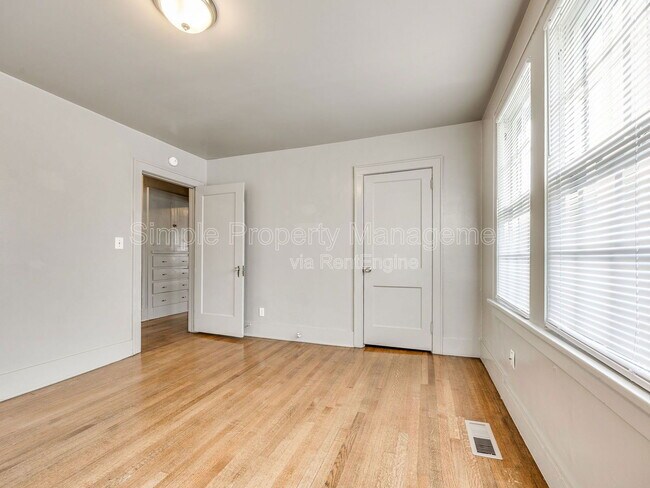 Building Photo - 816 NE 20th St