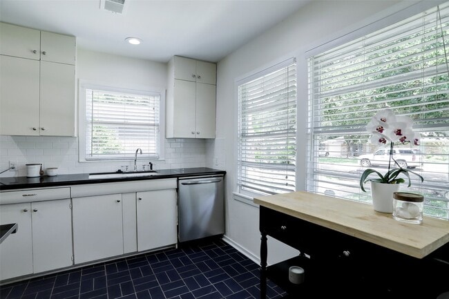 Building Photo - 4125 Woodfox St