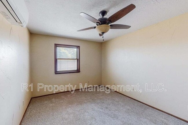 Building Photo - 501 Calle del la Angel