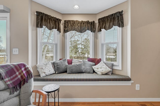 Building Photo - 10 Apple Tree Ct