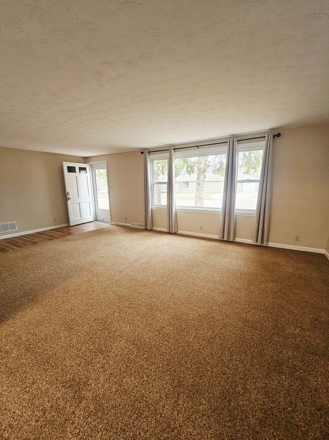 Building Photo - 3 BED | 1 BATH | SINGLE GARAGE | WEST RAPID