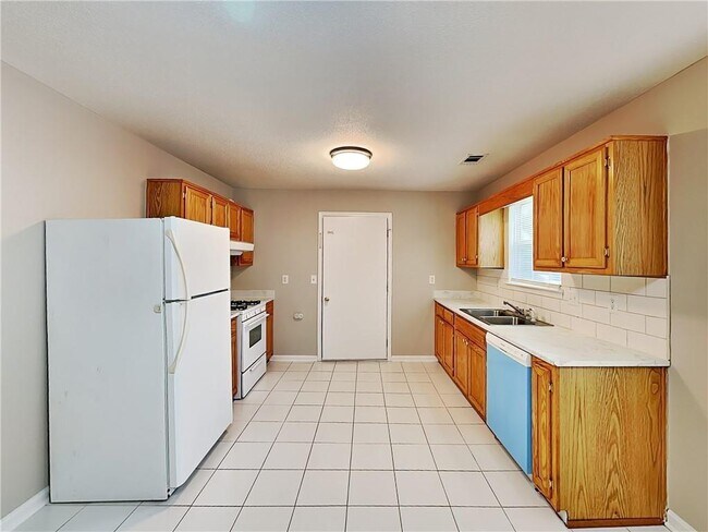 Building Photo - 276 Village Dr