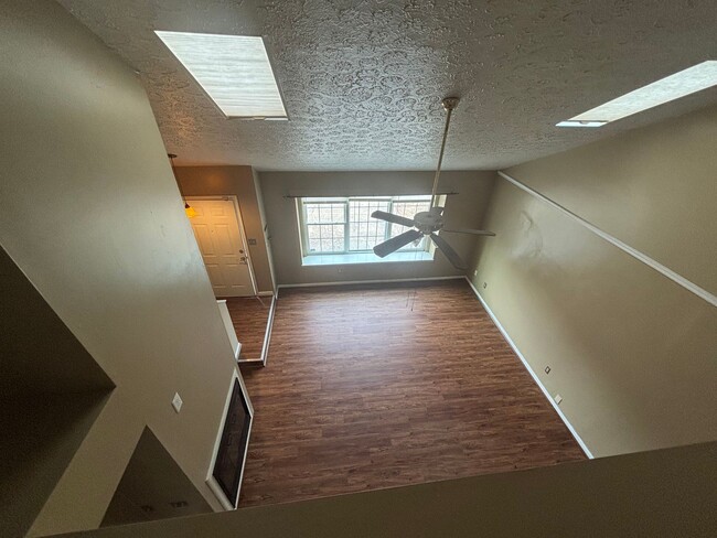 Building Photo - Beautiful 3-Bedroom, 2-Bathroom Townhome i...