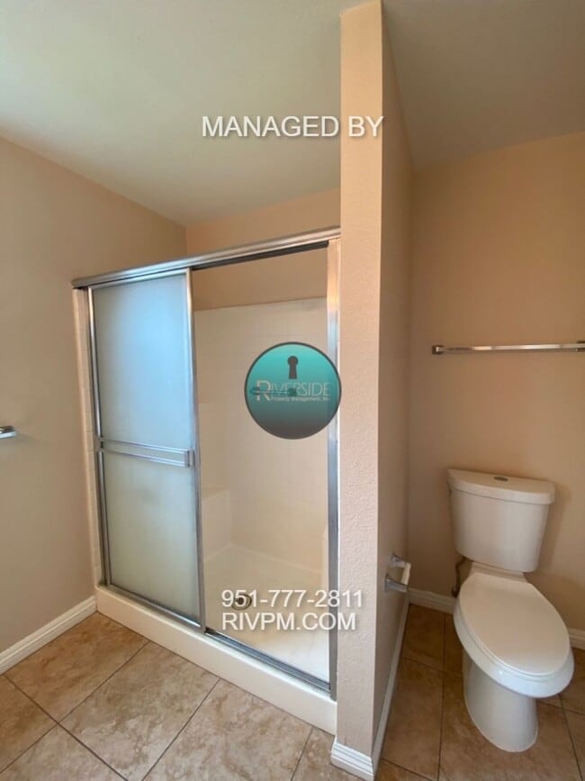 Building Photo - Beautiful single story home located in Riverside!