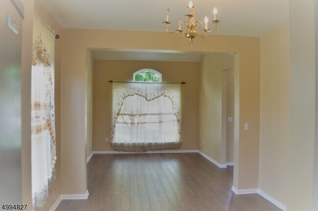 Building Photo - 297 Winding Hill Dr