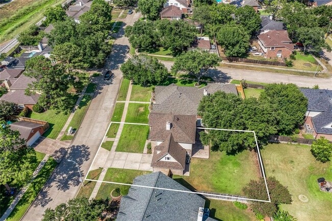 Building Photo - 23111 Red River Dr